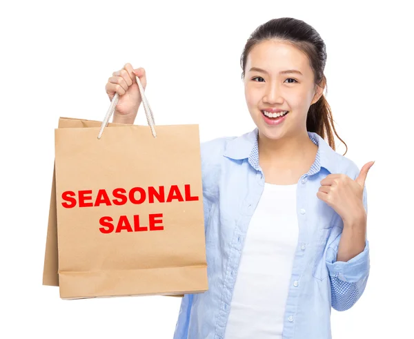 Asian young woman with shopping bags — Stock Photo, Image