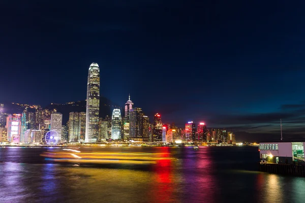 夜に香港市は — ストック写真