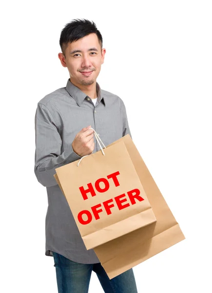 Yakışıklı adamla Asya alışveriş torbaları — Stok fotoğraf