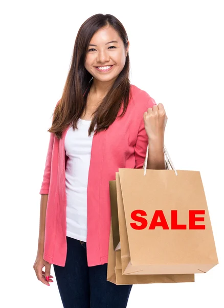 Mujer asiática feliz con bolsas de compras —  Fotos de Stock