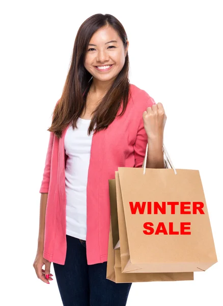 Mujer asiática feliz con bolsas de compras —  Fotos de Stock