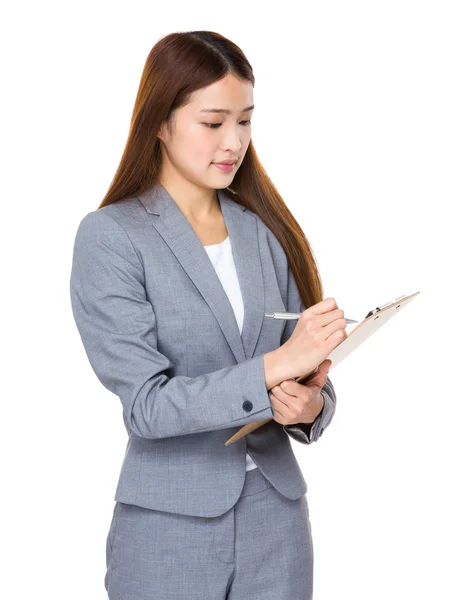 Asiática joven mujer de negocios en traje de negocios — Foto de Stock