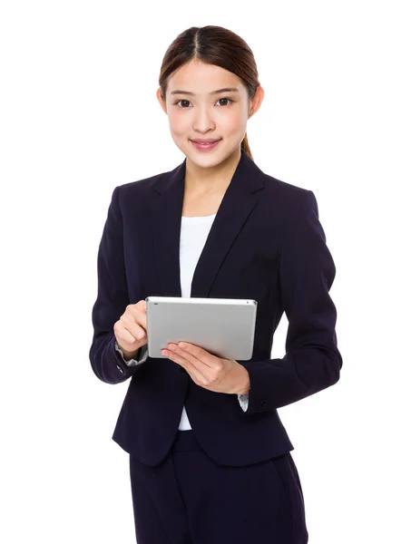 Asiática joven mujer de negocios en traje de negocios — Foto de Stock