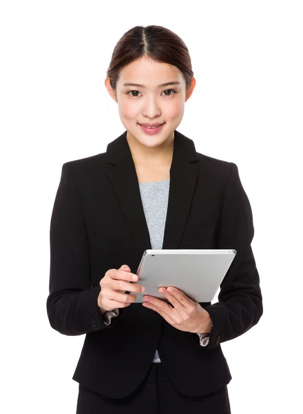 Asiática joven mujer de negocios en traje de negocios — Foto de Stock