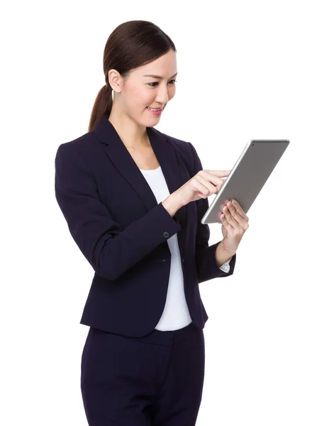 Asiática joven mujer de negocios en traje de negocios — Foto de Stock