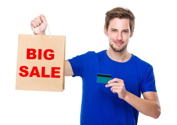 Man with shopping bag and credit card — Stock Photo, Image