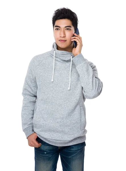 Asiatique jeune homme en sweat à capuche gris — Photo