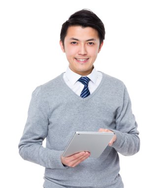 Genç Asyalı işadamı gri süveterli