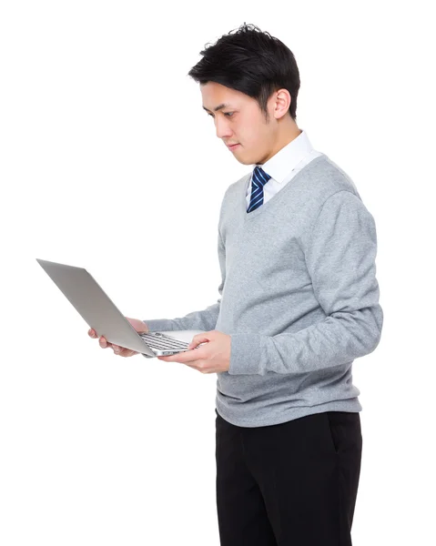 Joven asiático hombre de negocios en gris suéter — Foto de Stock