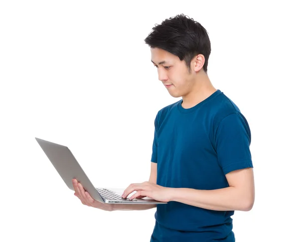 Joven asiático hombre en azul camiseta —  Fotos de Stock