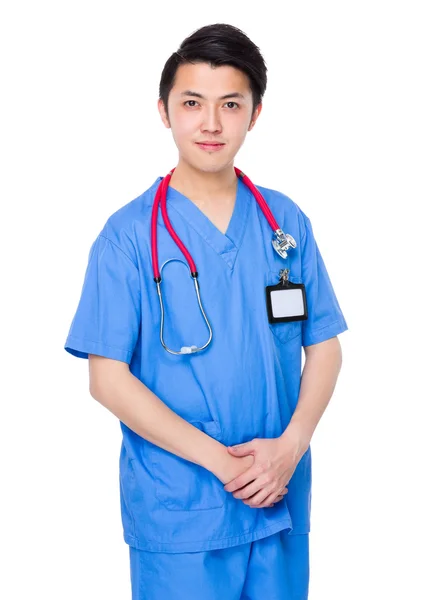 파란색 유니폼에 아시아 남성 의사 — 스톡 사진