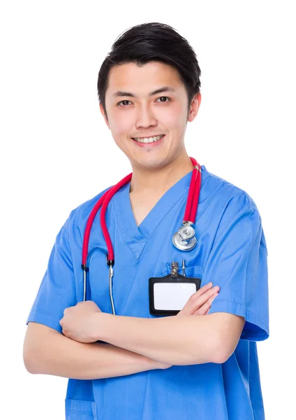 Азіатський лікар чоловічої статі в синій формі — стокове фото