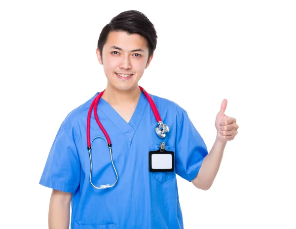 Azjatycki lekarz mężczyzna w niebieskim mundurze — Zdjęcie stockowe