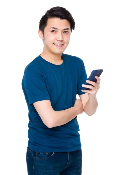 Asiático jovem homem em azul t-shirt — Fotografia de Stock