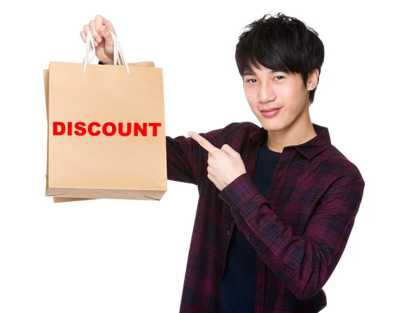 Asiatique homme point à shopping sacs — Photo