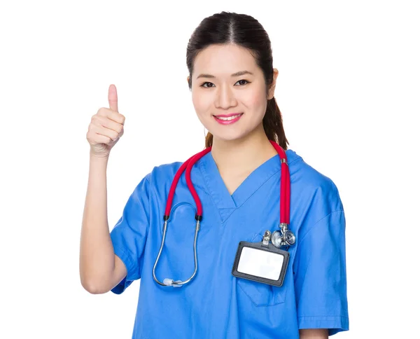 Femme asiatique médecin en uniforme bleu — Photo