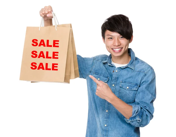 Asiático homem apontar para compras sacos — Fotografia de Stock