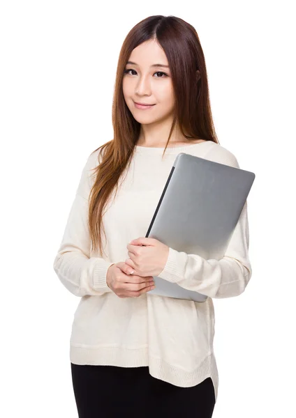 Mujer joven asiática en jersey beige —  Fotos de Stock