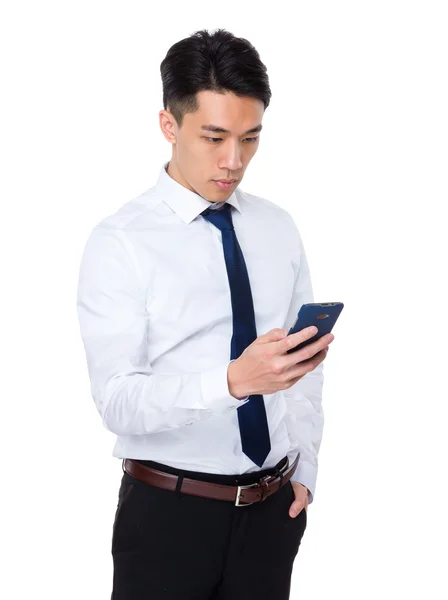 Knappe Aziatische zakenman in wit overhemd — Stockfoto