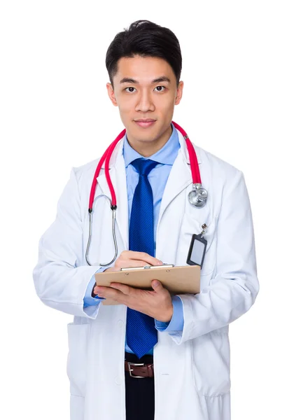 Asiatico maschio medico in bianco cappotto — Foto Stock