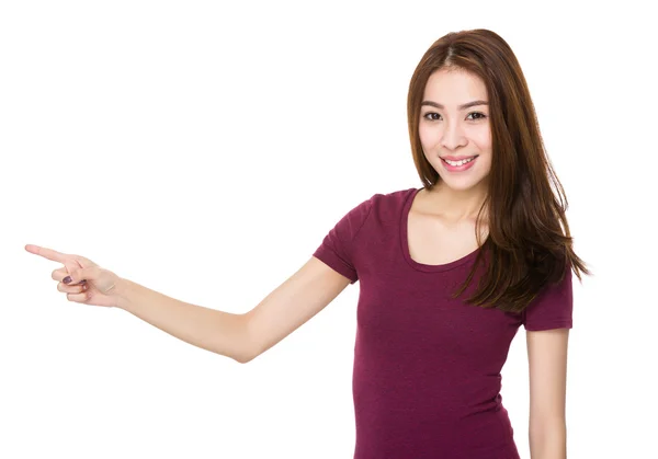 Azjatyckie młode kobiety w kolorze czerwonym t-shirt — Zdjęcie stockowe
