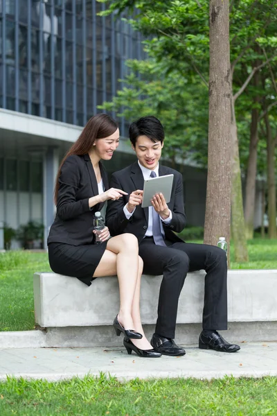 Asiático negocios personas usando digital tablet — Foto de Stock