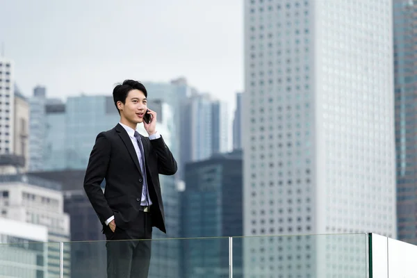 Ázsiai üzletember a szabadtéri öltöny — Stock Fotó