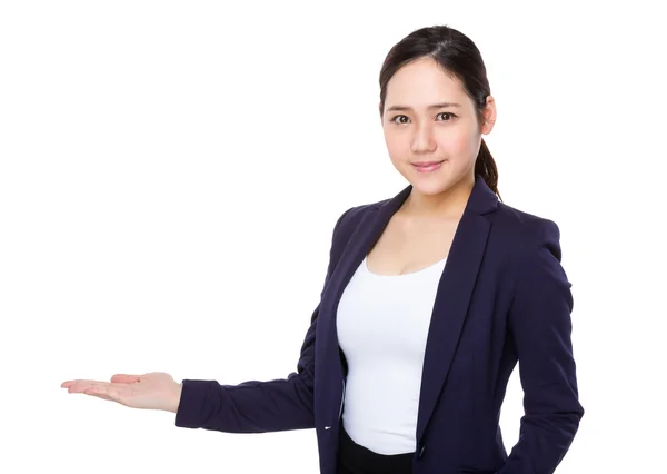 Young asian businesswoman in business suit — Stock Photo, Image