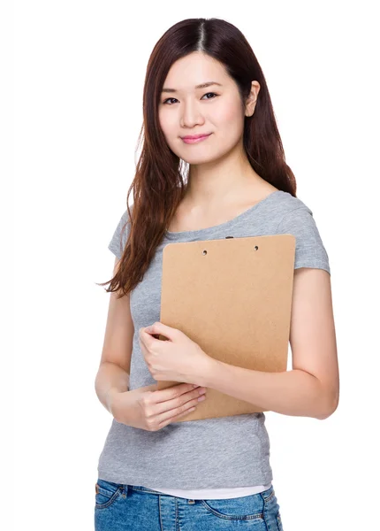 회색 티셔츠에 아시아 젊은 여자 — 스톡 사진