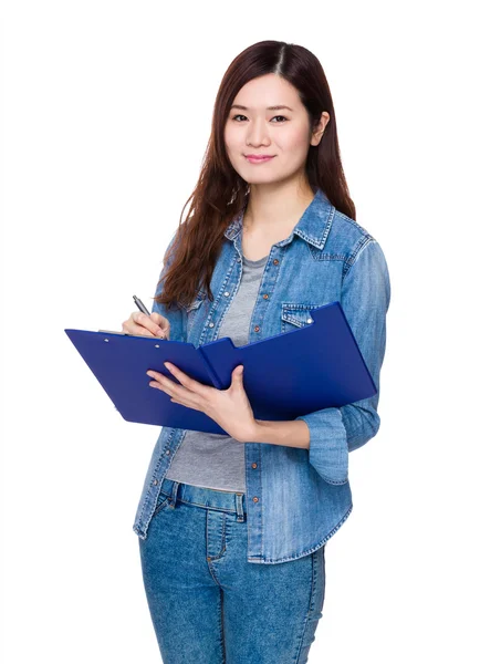 Asiatico giovane donna in jean camicia — Foto Stock