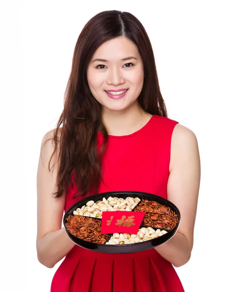 Китайская девушка в красном платье — стоковое фото