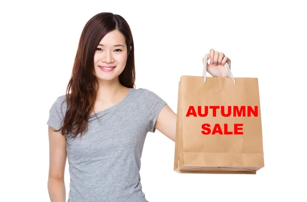 Asian woman with shopping bags — Stock Photo, Image