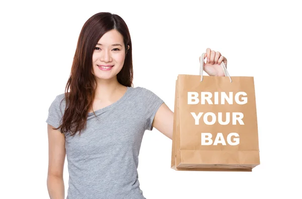 買い物袋を持ったアジア系女性 — ストック写真