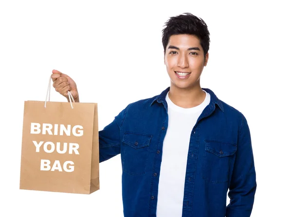 Homme en chemise bleue avec sac à provisions — Photo