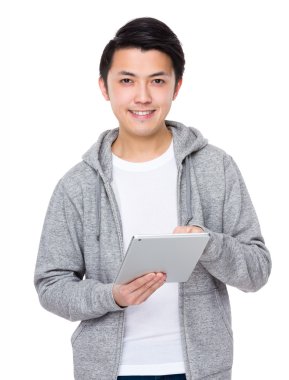 gri kapşonlu Asya yakışıklı adam