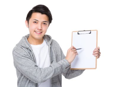 gri kapşonlu Asya yakışıklı adam