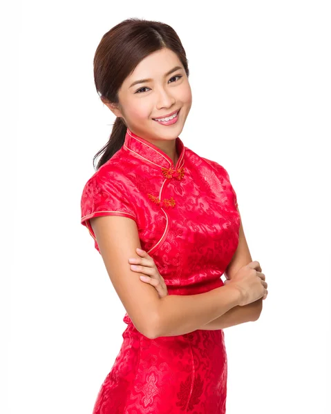 Ung kinesisk kvinna i röd klänning — Stockfoto