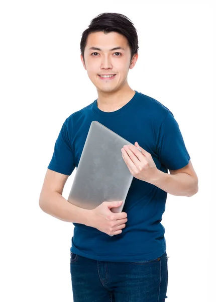 Aziatische knappe man in blauw t-shirt — Stockfoto