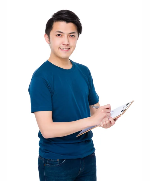 Aziatische knappe man in blauw t-shirt — Stockfoto