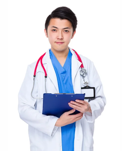 Asijské mladý doktor v bílém plášti — Stock fotografie