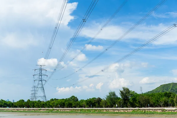 Torre de transmissão de energia — Fotografia de Stock