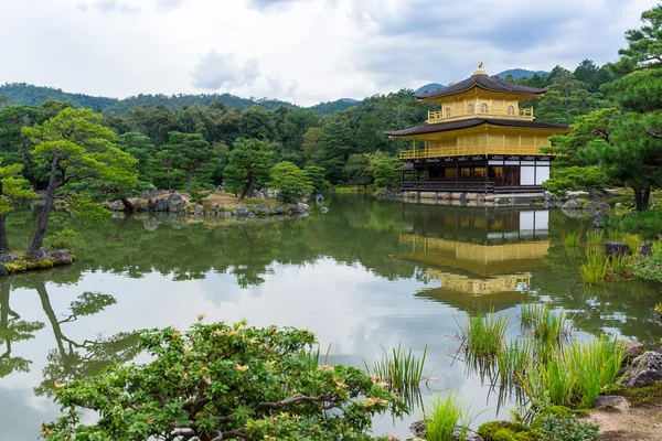 Pavilhão de Ouro no Templo de Kinkakuji — Fotografia de Stock