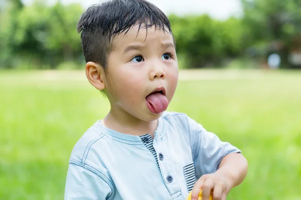Mignon asiatique petit garçon — Photo