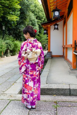 İçinde geleneksel Japon Asyalı kadın