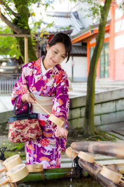 İçinde geleneksel Japon Asyalı kadın