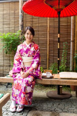 İçinde geleneksel Japon Asyalı kadın