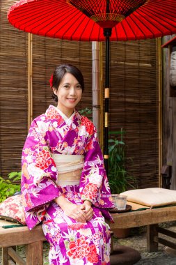 İçinde geleneksel Japon Asyalı kadın