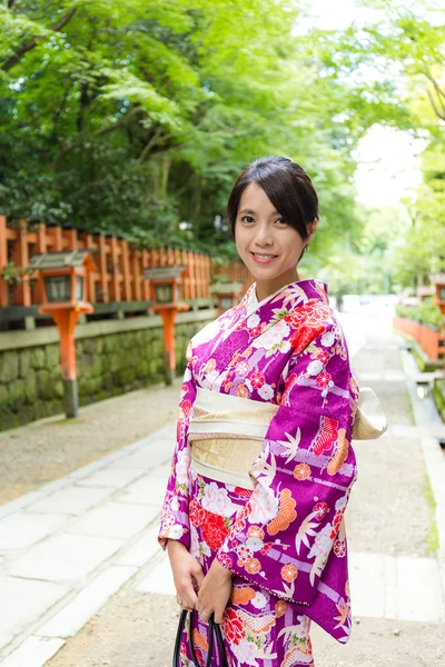 Mulher asiática em vestido japonês tradicional — Fotografia de Stock
