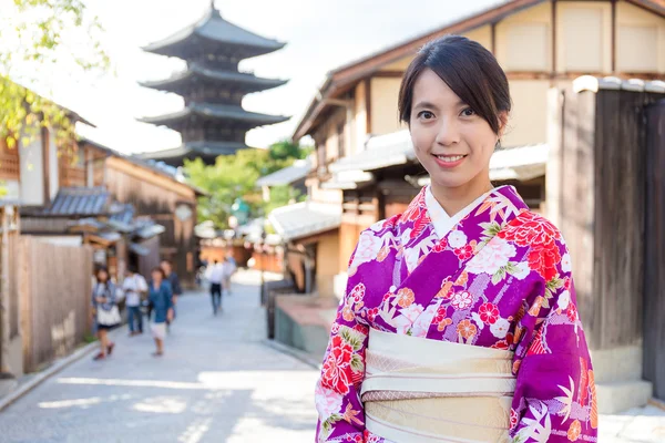 Mulher asiática em vestido japonês tradicional — Fotografia de Stock