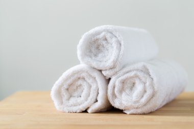 Rulo spa için beyaz havlu